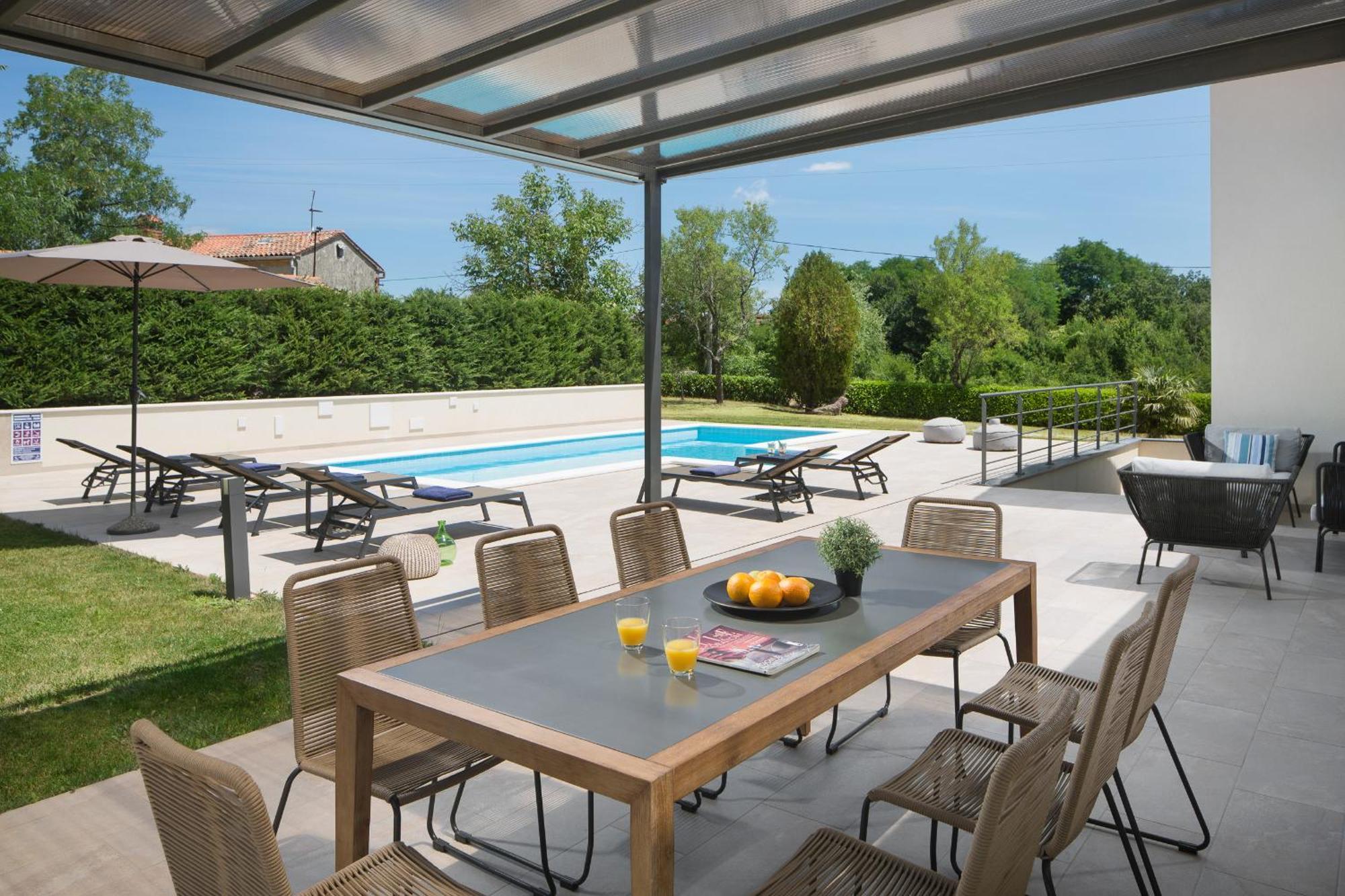 Villa Del Sol With Large Garden Perfect For Families Labin  Extérieur photo