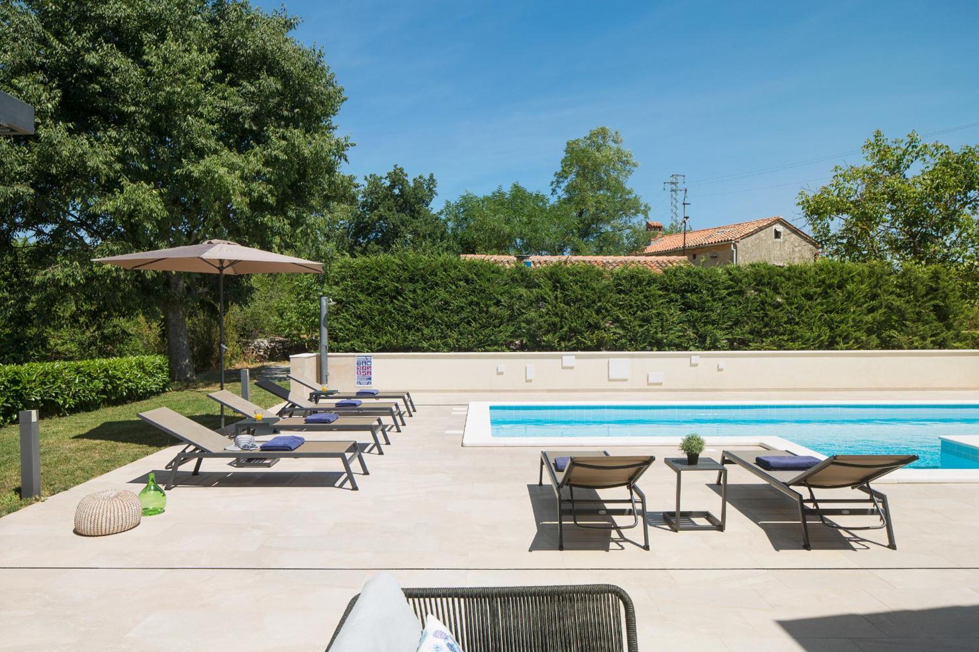 Villa Del Sol With Large Garden Perfect For Families Labin  Extérieur photo