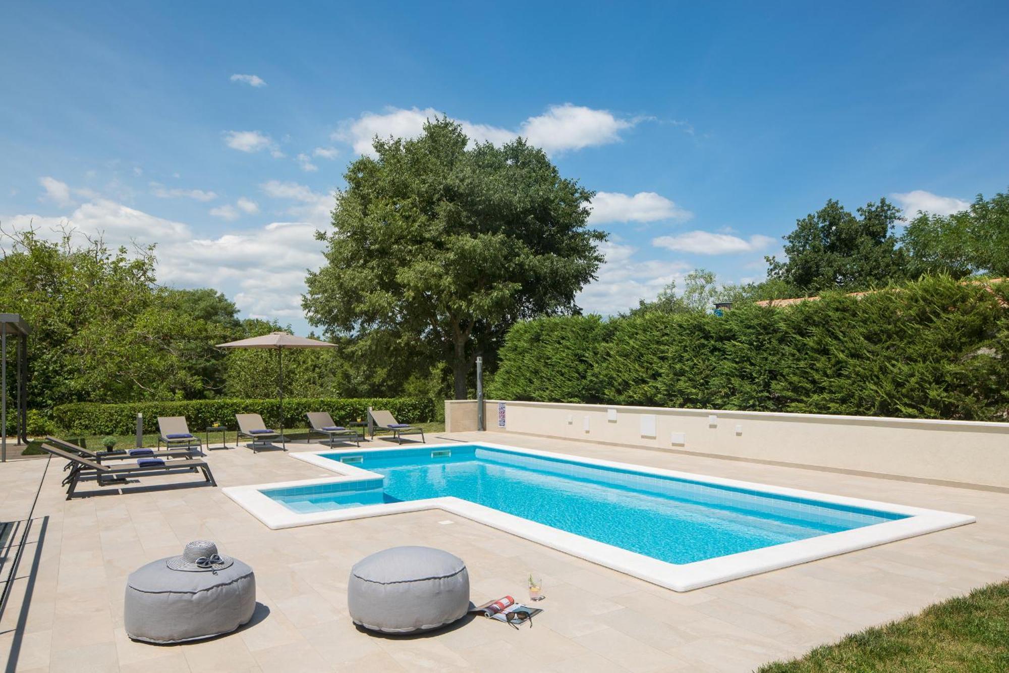 Villa Del Sol With Large Garden Perfect For Families Labin  Extérieur photo
