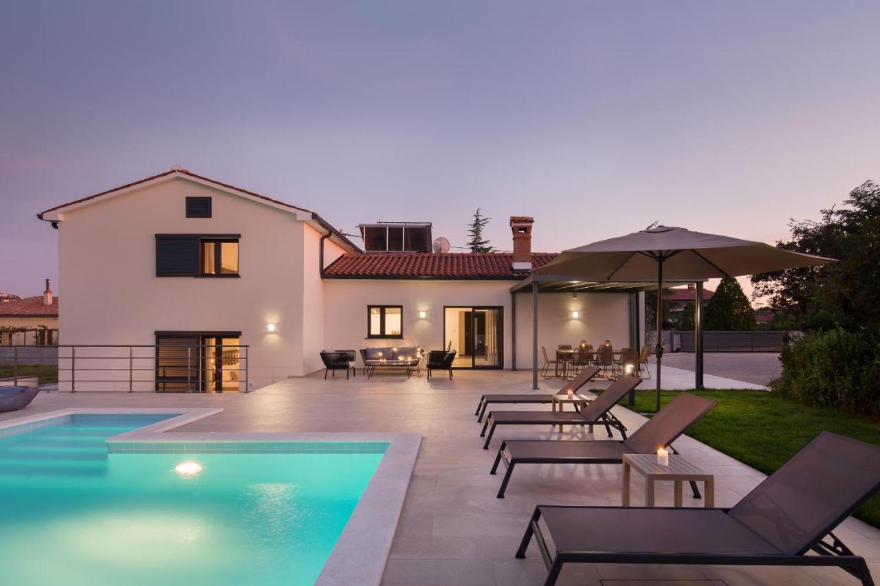Villa Del Sol With Large Garden Perfect For Families Labin  Extérieur photo