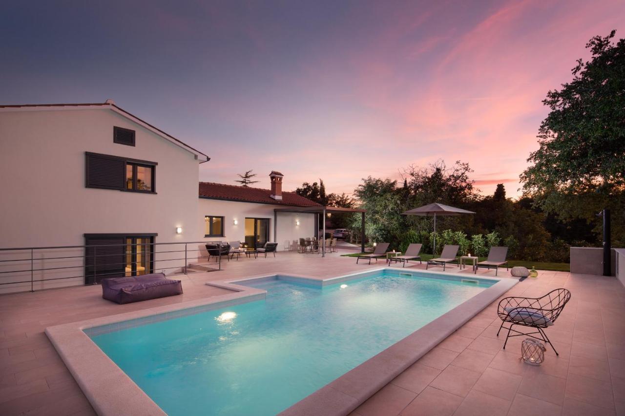 Villa Del Sol With Large Garden Perfect For Families Labin  Extérieur photo